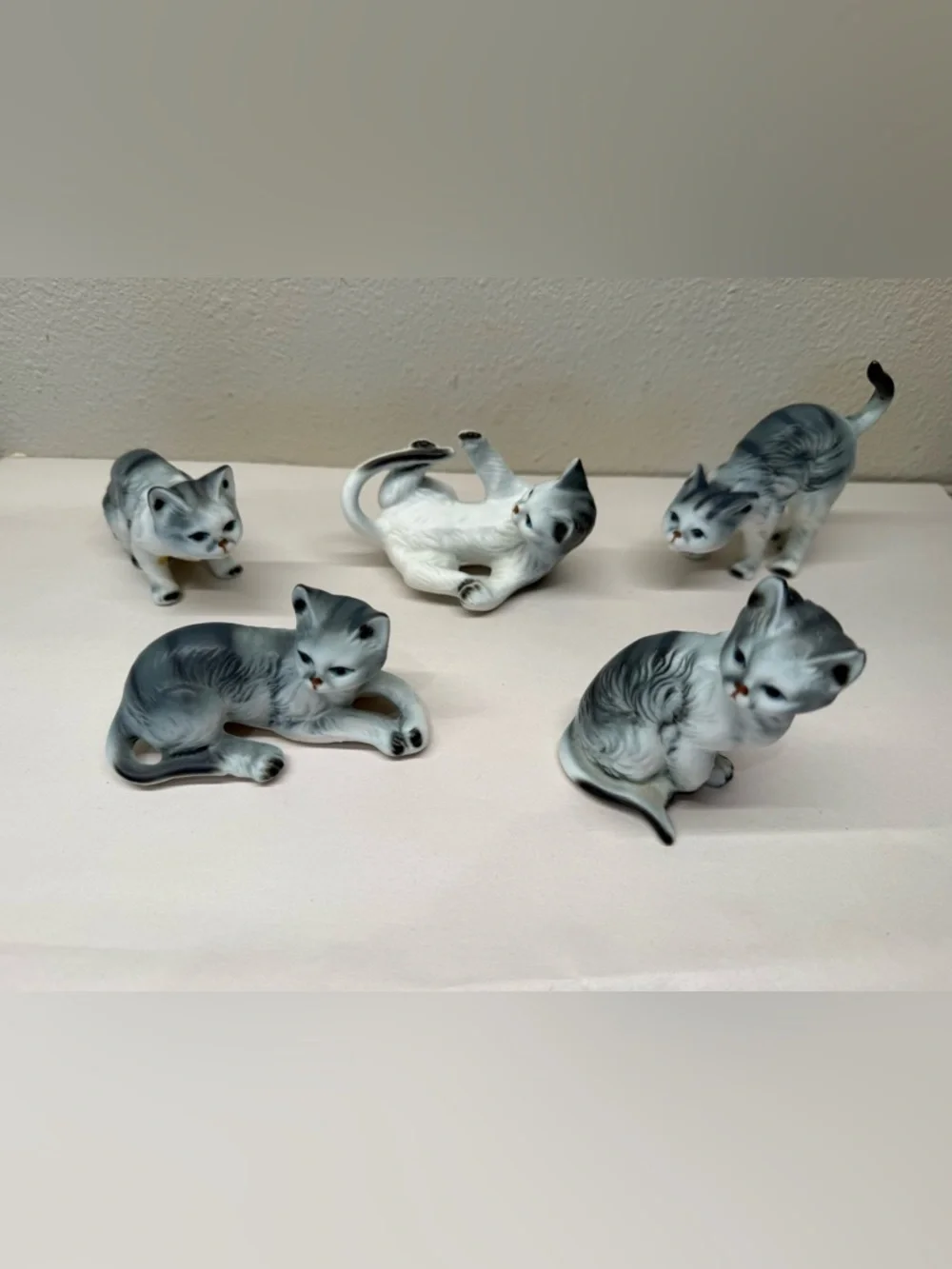 Lot Of 5 Enesco Cat kitten Figurines Gray White Laying Down stretching porcelain